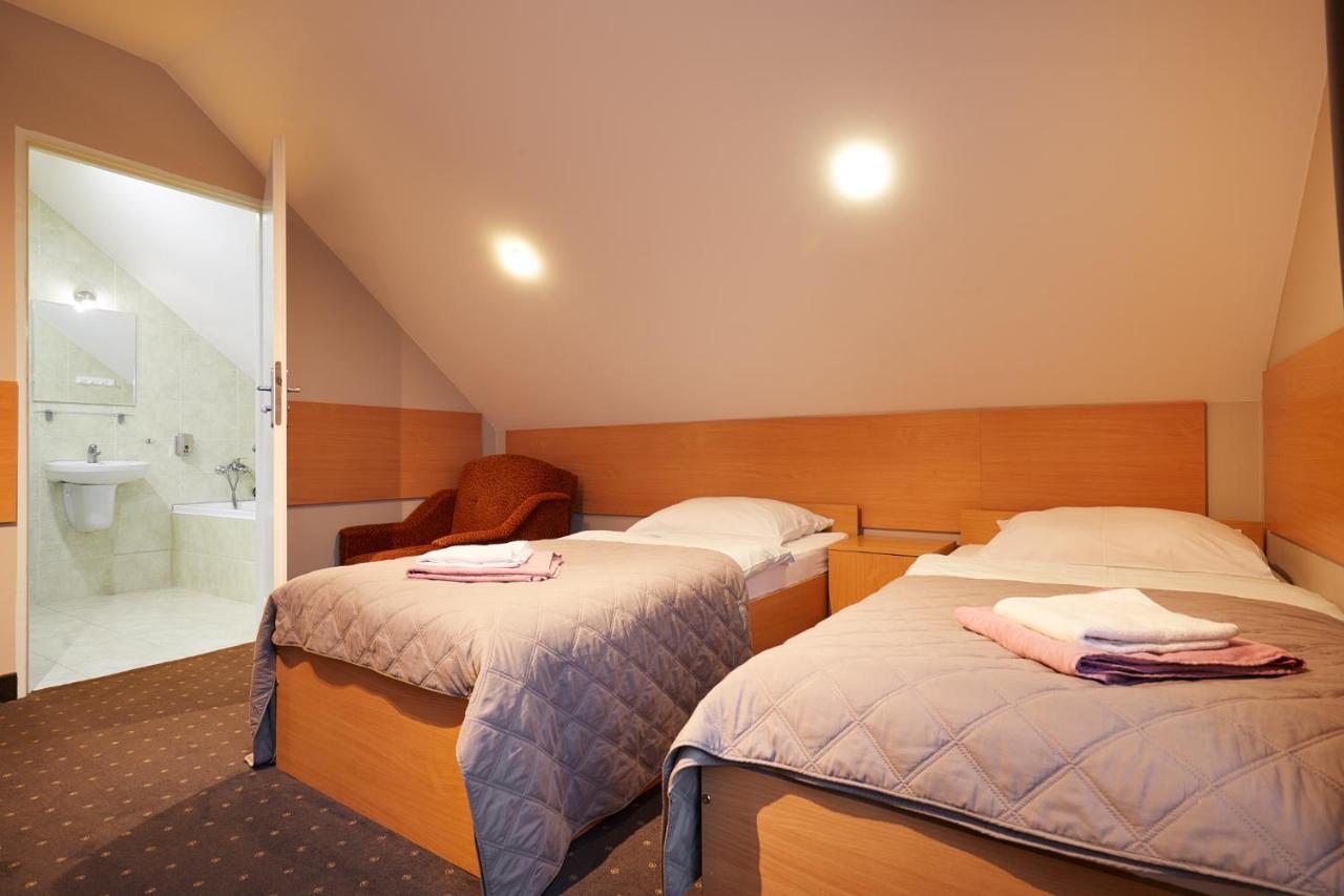 Hotel Wena Кельце Экстерьер фото